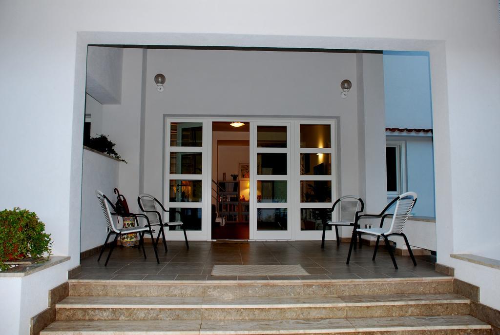 Ginevra Villa *